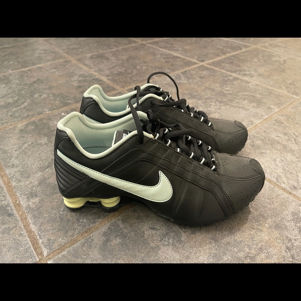 Nike shox size 8